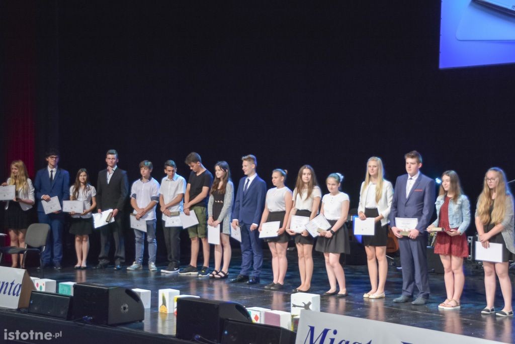 Prezydent Piotr Roman nagrodził najzdolniejszych uczniów