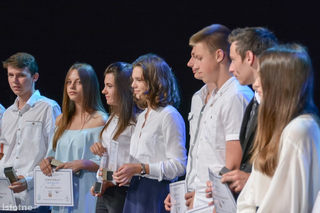 Prezydent Piotr Roman nagrodził najzdolniejszych uczniów