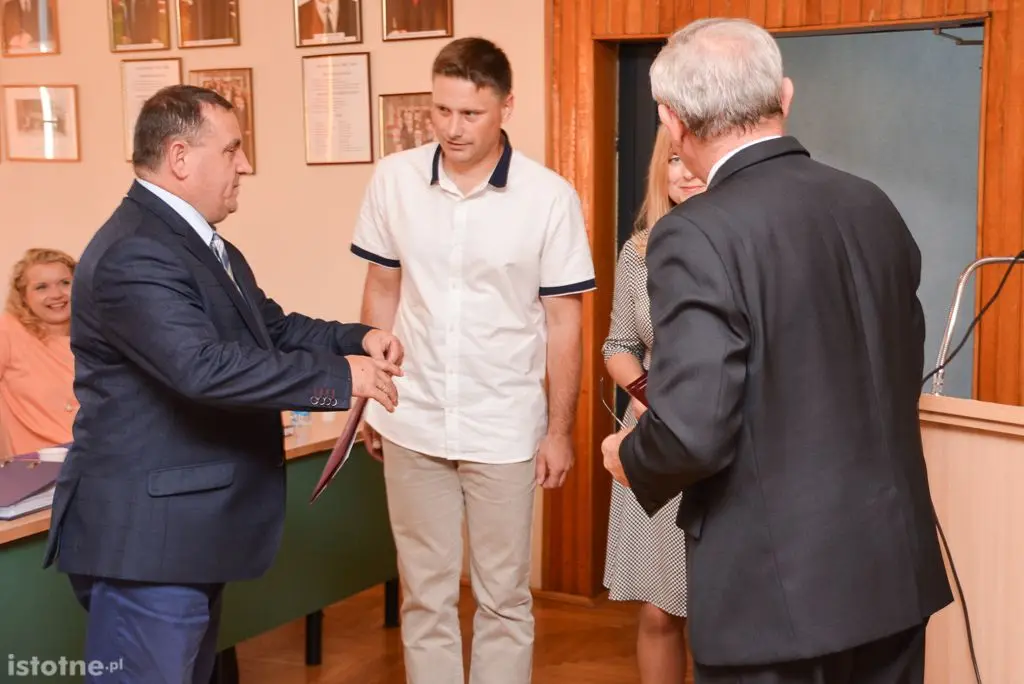 ZSOiZ i „Elektronik” uhonorowane przez Powiat
