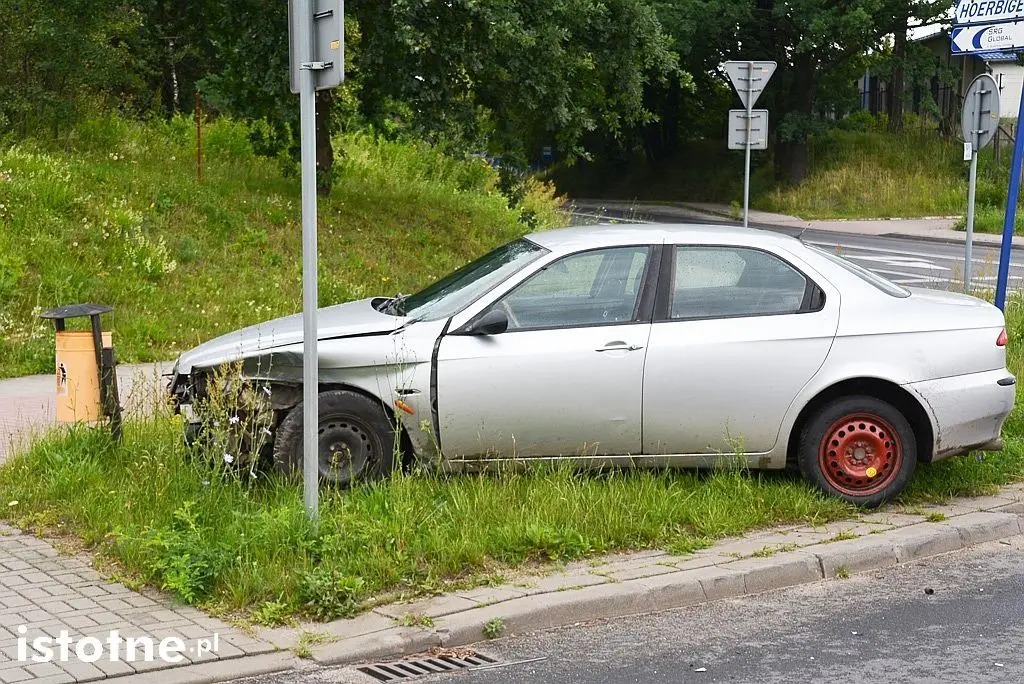 Kolejna kolizja na skrzyżowaniu Cieszkowskiego z Modłową