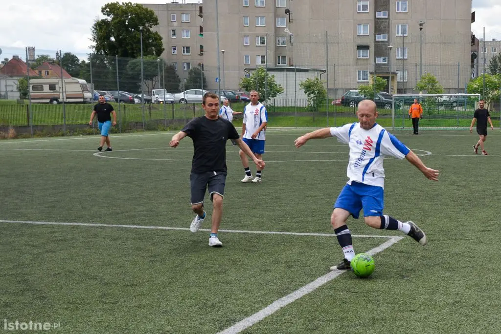 Piłkarski turniej górników z 3 kopalń na Orliku przy II LO