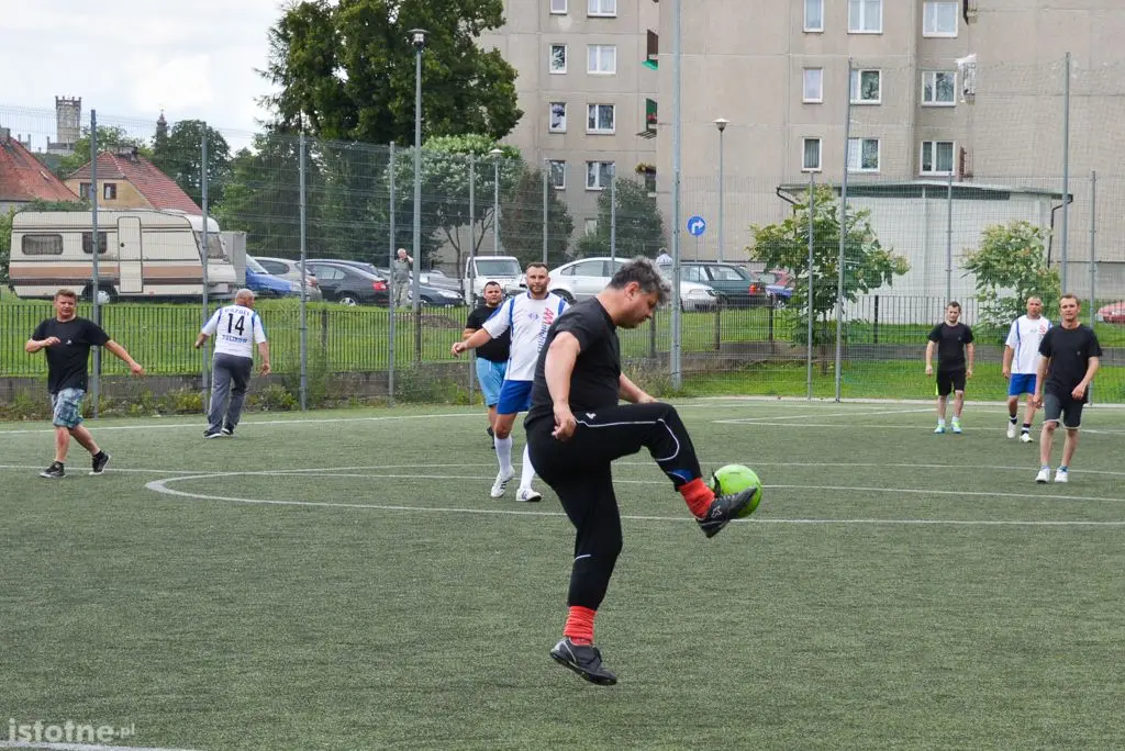 Piłkarski turniej górników z 3 kopalń na Orliku przy II LO