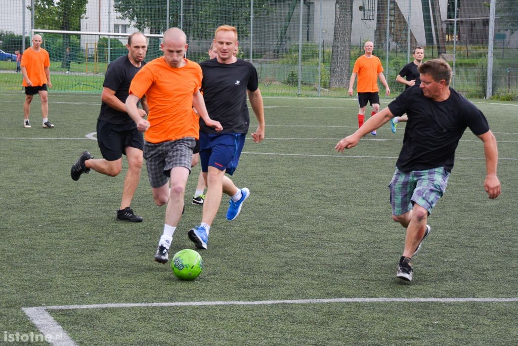 Piłkarski turniej górników z 3 kopalń na Orliku przy II LO