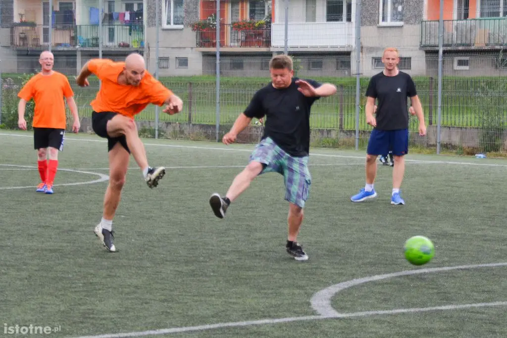 Piłkarski turniej górników z 3 kopalń na Orliku przy II LO