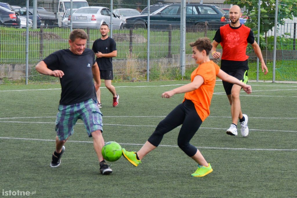 Piłkarski turniej górników z 3 kopalń na Orliku przy II LO