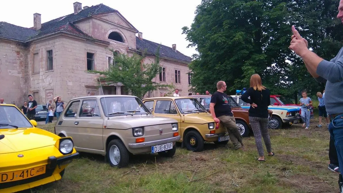 Spotkanie fanów klasycznych pojazdów w Tomaszowie