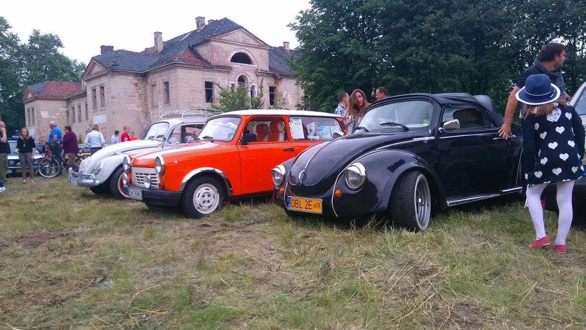 Spotkanie fanów klasycznych pojazdów w Tomaszowie