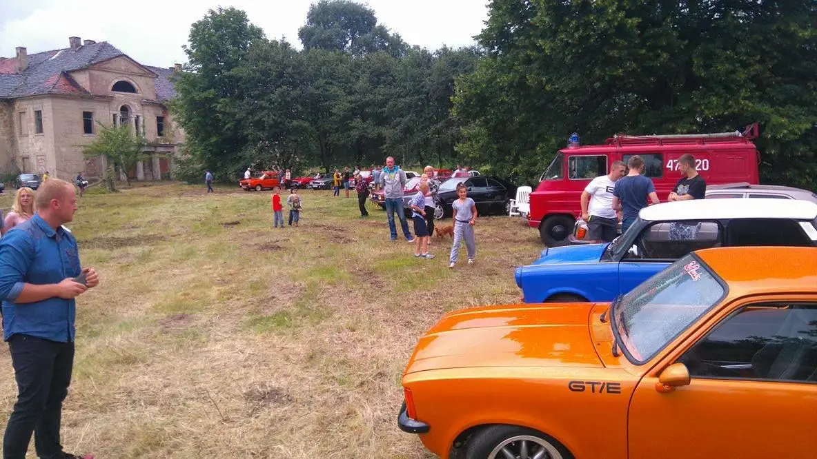 Spotkanie fanów klasycznych pojazdów w Tomaszowie