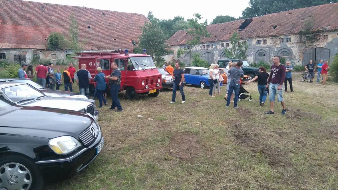 Spotkanie fanów klasycznych pojazdów w Tomaszowie