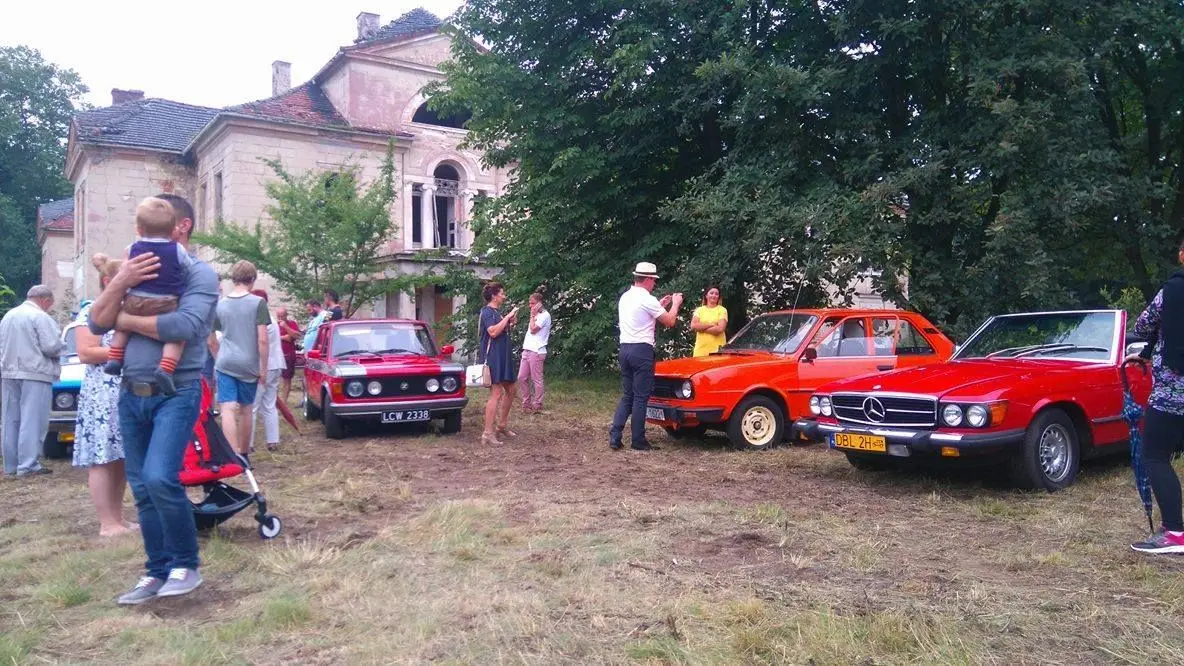 Spotkanie fanów klasycznych pojazdów w Tomaszowie