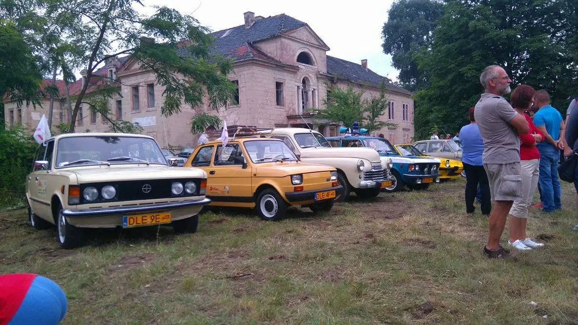 Spotkanie fanów klasycznych pojazdów w Tomaszowie