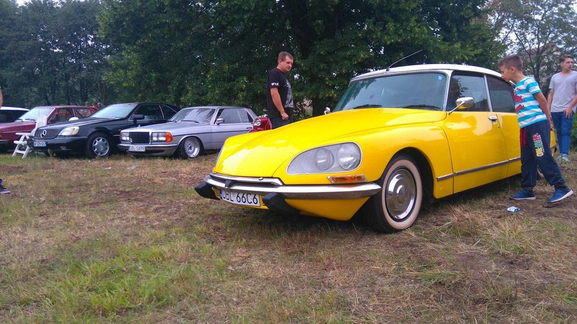 Spotkanie fanów klasycznych pojazdów w Tomaszowie