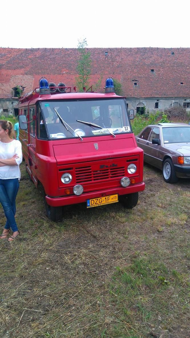 Spotkanie fanów klasycznych pojazdów w Tomaszowie