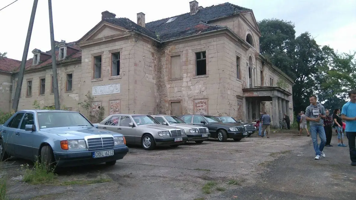 Spotkanie fanów klasycznych pojazdów w Tomaszowie