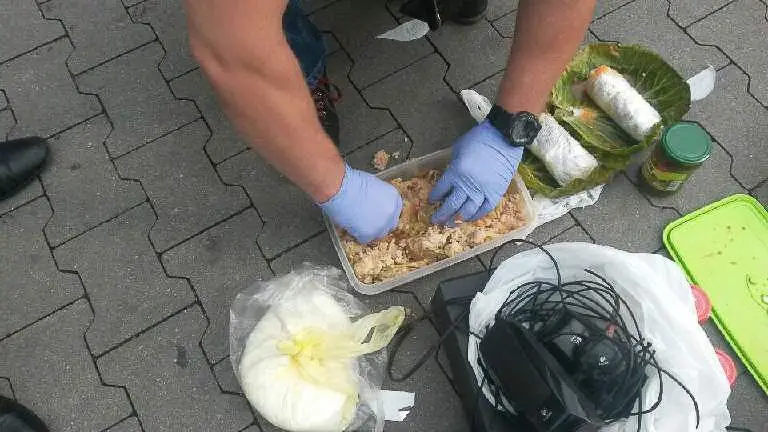 27-latek ukrył 1,5 tys. porcji narkotyków w gołąbkach