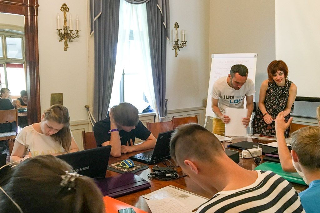 Zajęcia z ekspertem i poznawanie pracy historyka