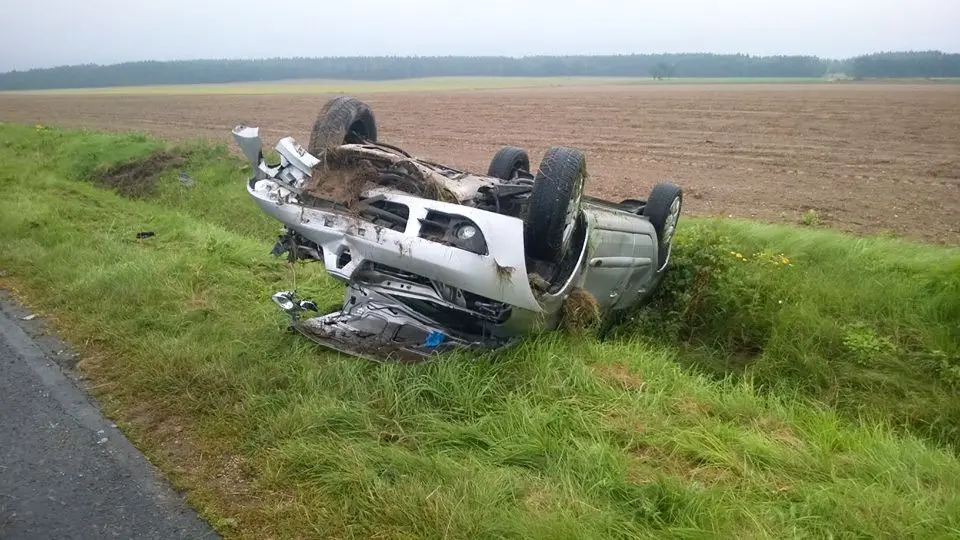 Dachowanie koło Warty - jedna osoba ranna