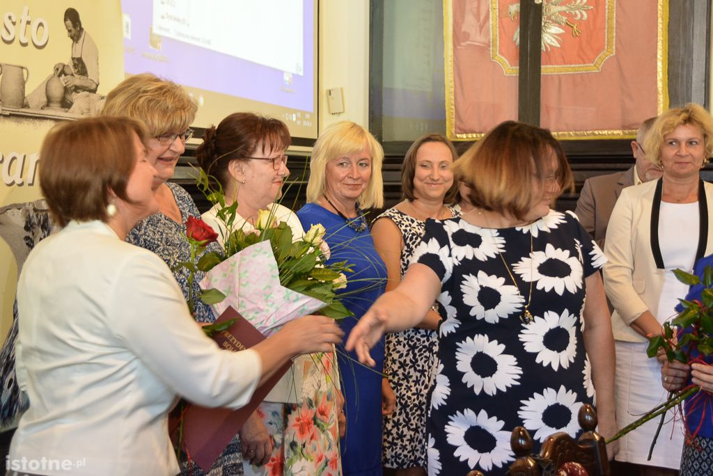 Dyrektorki miejskich szkół uhonorowane na sesji Rady Miasta