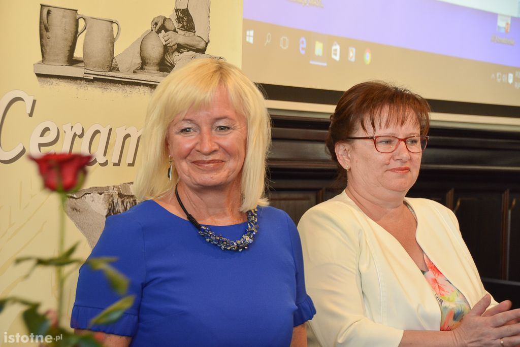 Dyrektorki miejskich szkół uhonorowane na sesji Rady Miasta