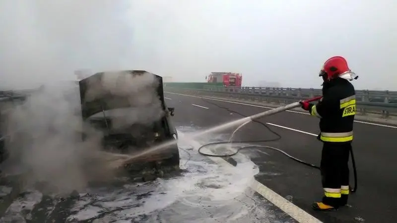 Samochód spłonął na autostradzie A4