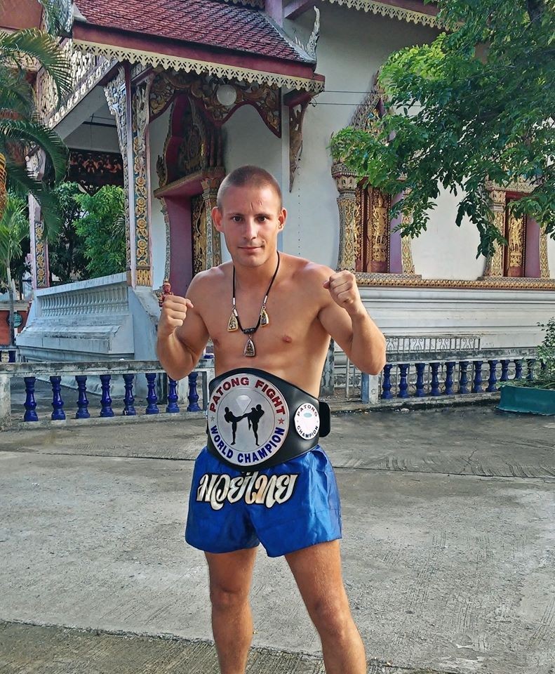 Mateusz Golsztajn walczy na zawodowym ringu w Tajlandii
