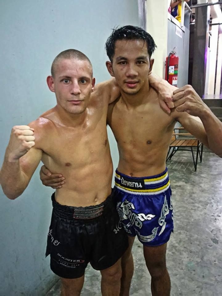 Mateusz Golsztajn walczy na zawodowym ringu w Tajlandii