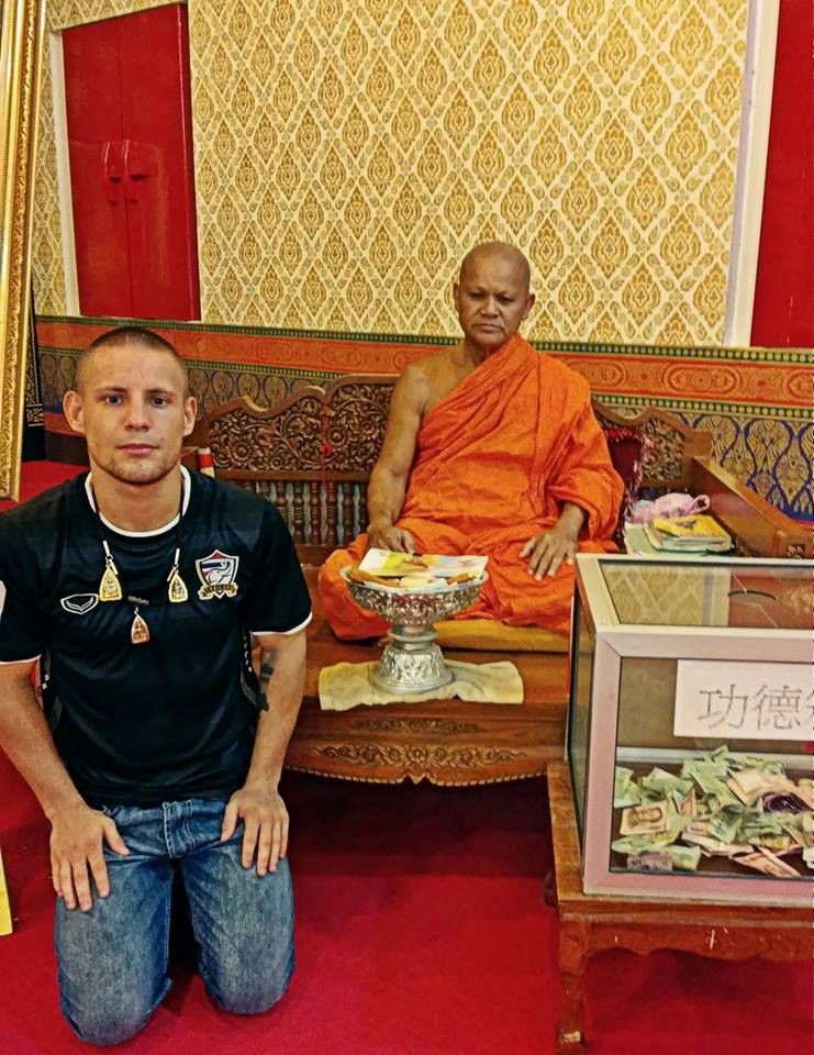 Mateusz Golsztajn walczy na zawodowym ringu w Tajlandii