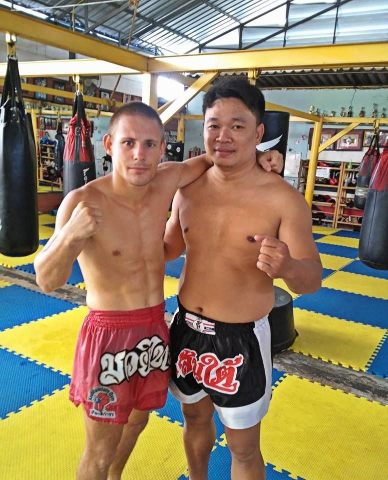 Mateusz Golsztajn walczy na zawodowym ringu w Tajlandii