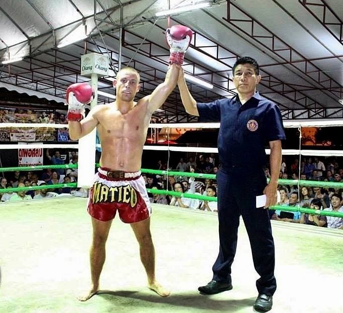 Mateusz Golsztajn walczy na zawodowym ringu w Tajlandii