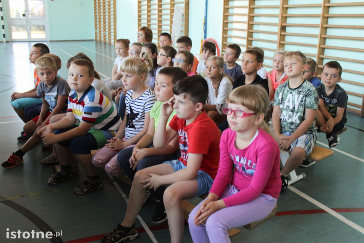 Straż miejska, mrówka i delfin z wizytą w SP nr 3