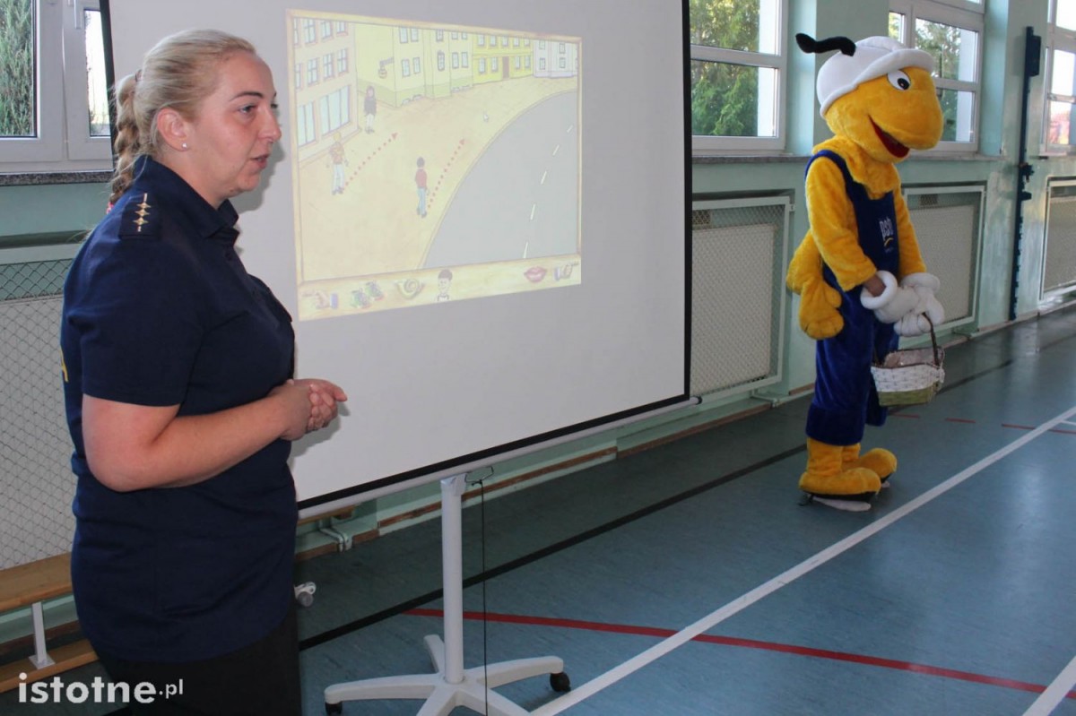 Straż miejska, mrówka i delfin z wizytą w SP nr 3