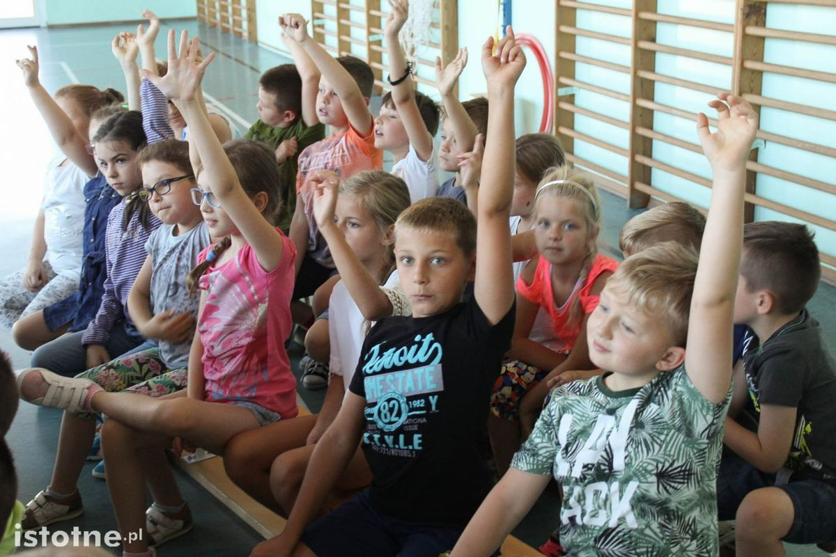 Straż miejska, mrówka i delfin z wizytą w SP nr 3