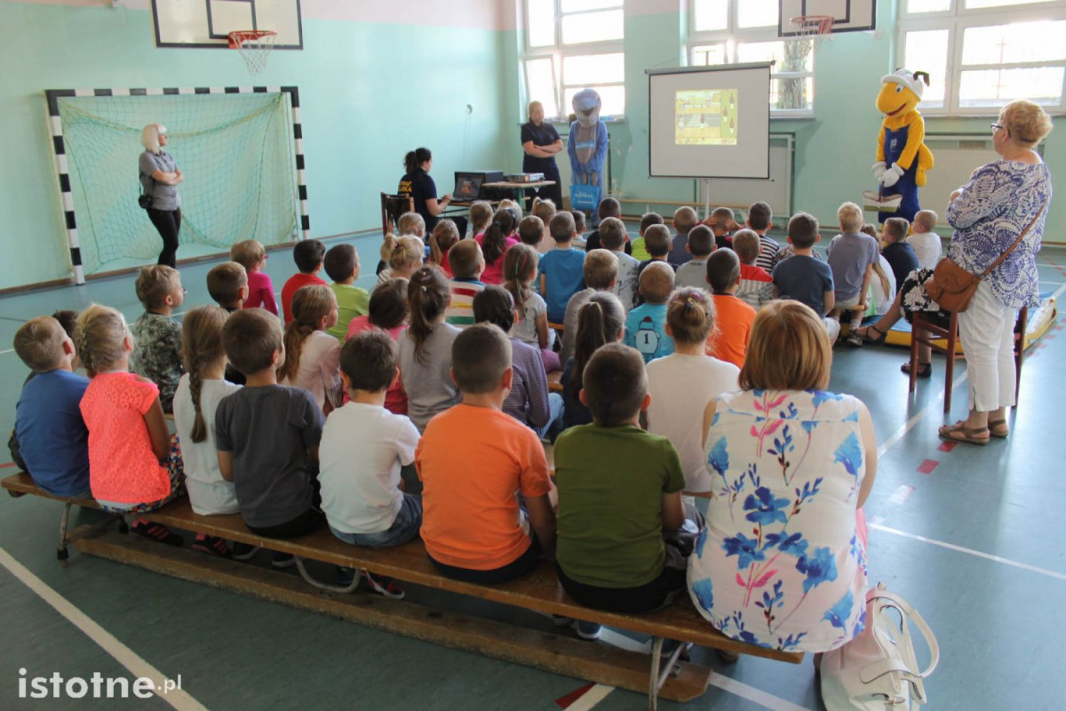 Straż miejska, mrówka i delfin z wizytą w SP nr 3
