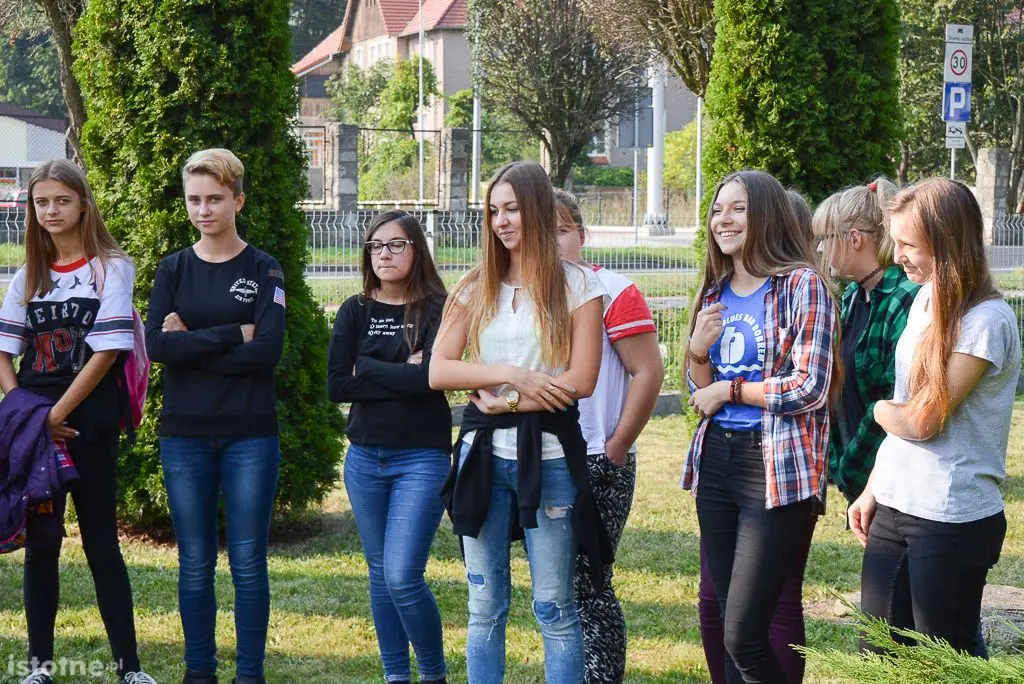 Aleja magnolii powstała przy bolesławieckiej „Budowlance”