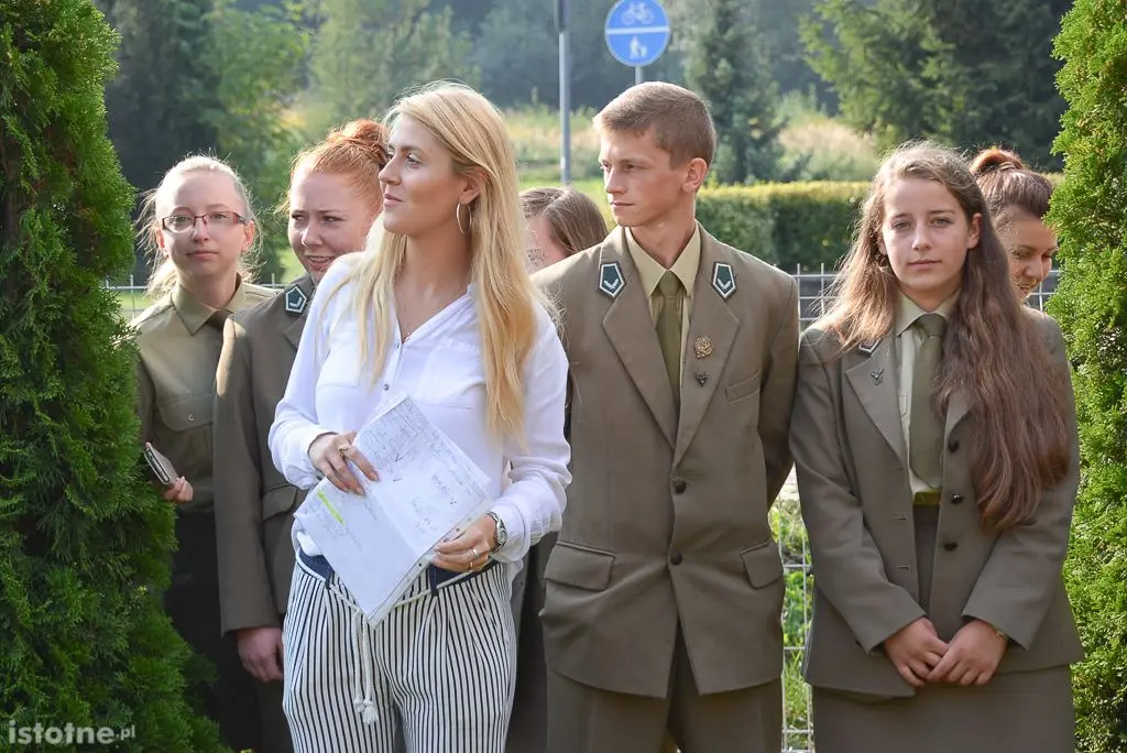 Aleja magnolii powstała przy bolesławieckiej „Budowlance”