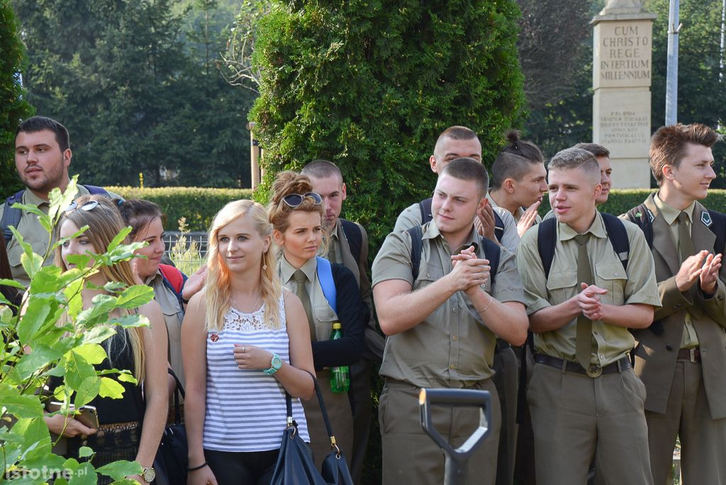 Aleja magnolii powstała przy bolesławieckiej „Budowlance”