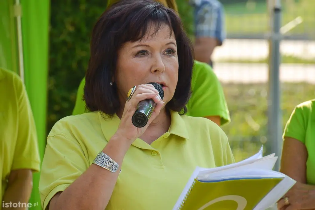 Aleja magnolii powstała przy bolesławieckiej „Budowlance”
