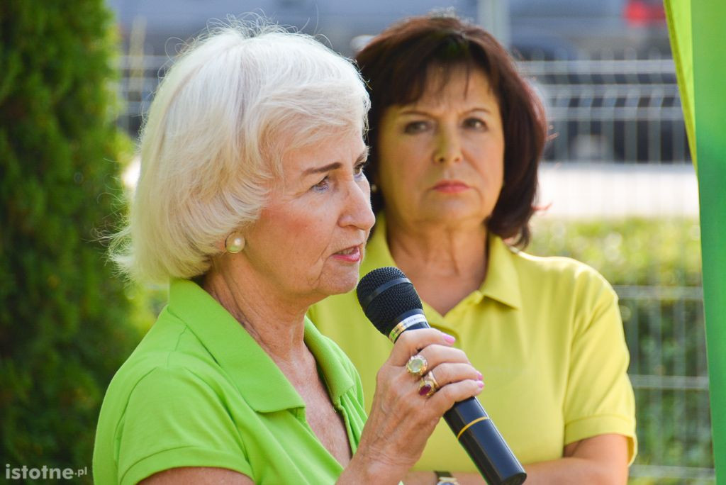 Aleja magnolii powstała przy bolesławieckiej „Budowlance”