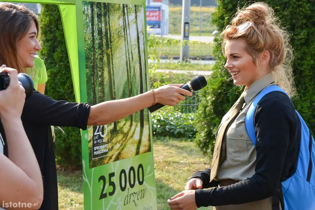 Aleja magnolii powstała przy bolesławieckiej „Budowlance”