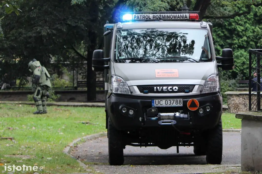 Pocisk artyleryjski znaleziono za siedzibą Powiatu