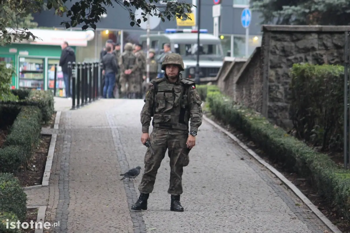 Pocisk artyleryjski znaleziono za siedzibą Powiatu