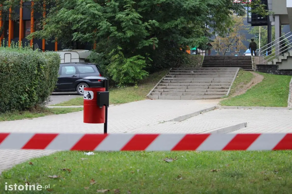 Pocisk artyleryjski znaleziono za siedzibą Powiatu
