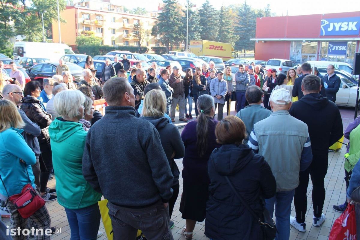 Otwarcie galerii - kolejki pod Media Expert