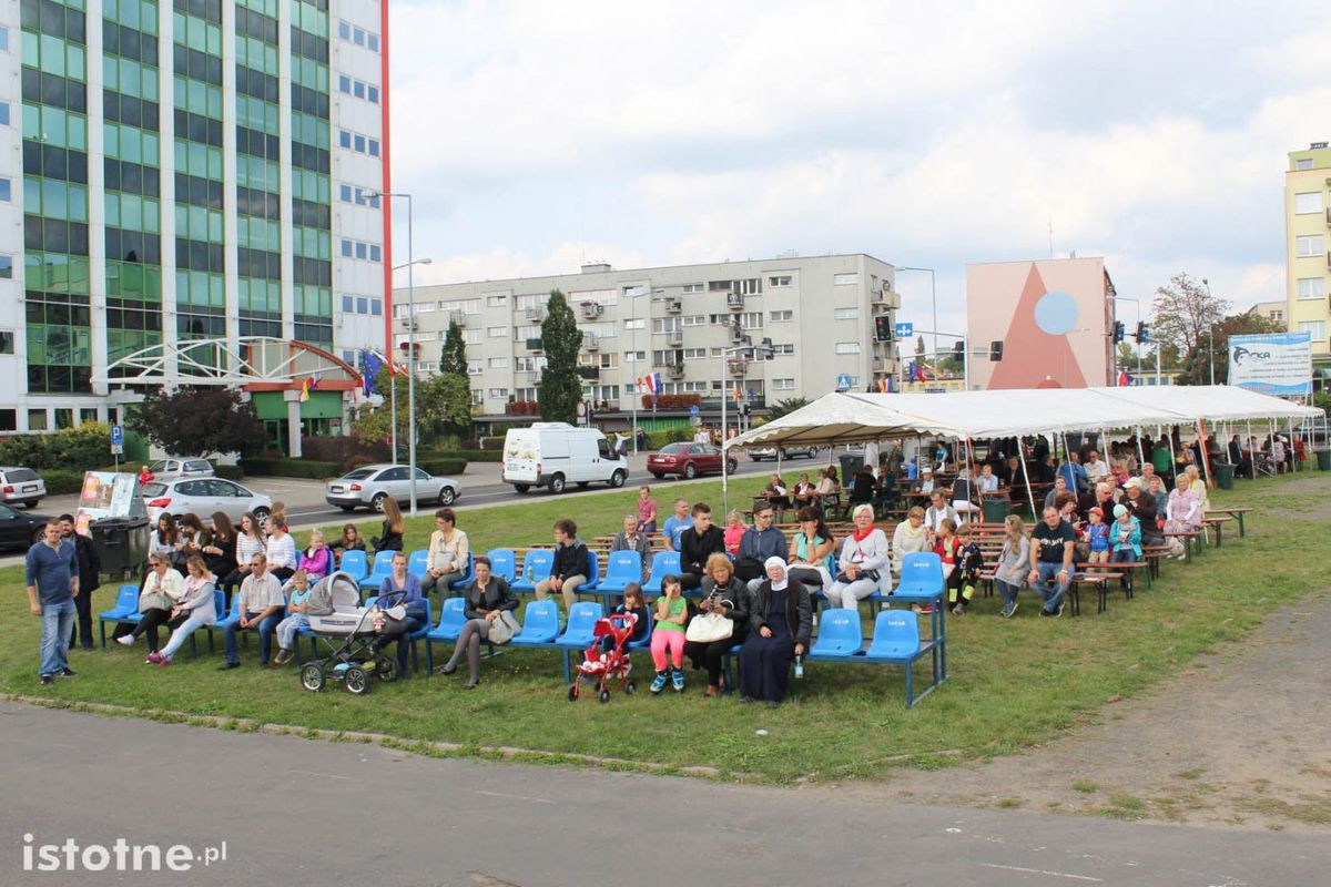 Festyn parafialny na placu ks. Popiełuszki