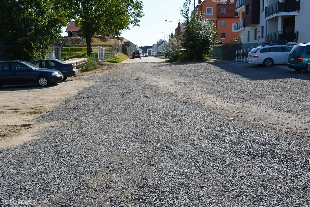Nie mają nawet chodnika, żeby pójść w niedzielę do kościoła