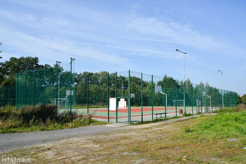 Nie mają nawet chodnika, żeby pójść w niedzielę do kościoła
