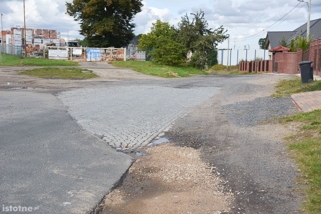 „Strasznie zniszczona droga” przy ul. Widok w Bolesławcu