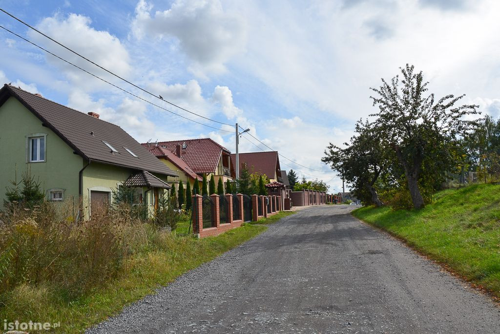 „Strasznie zniszczona droga” przy ul. Widok w Bolesławcu