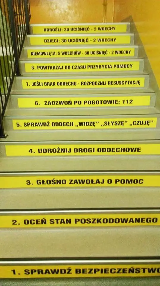 Kurs pierwszej pomocy na schodach w Zespole Szkół w Osiecznicy