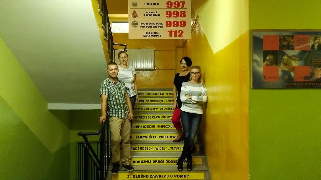 Kurs pierwszej pomocy na schodach w Zespole Szkół w Osiecznicy